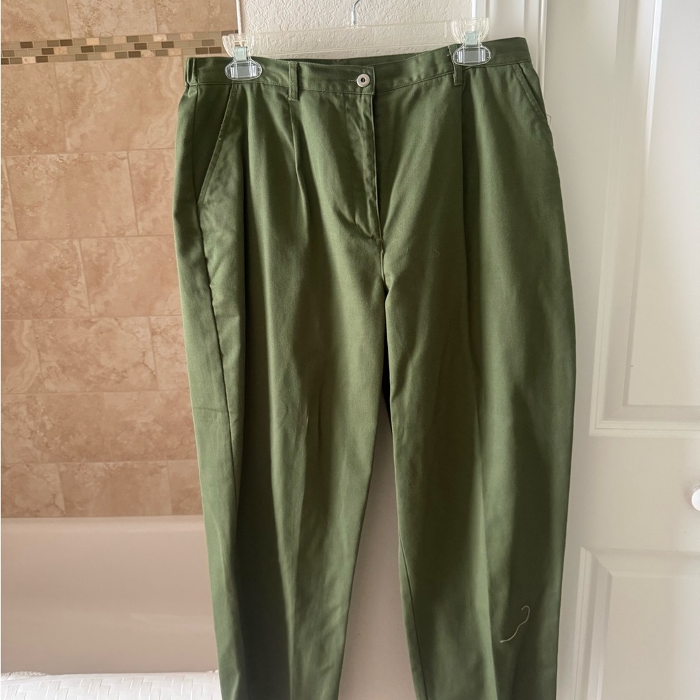 Ladies’ Green trousers like new